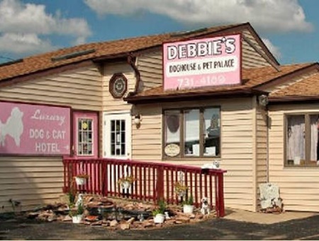 Debbie's Doghouse and Pet Palace pet friendly boarding and grooming in Niagara Falls, NY